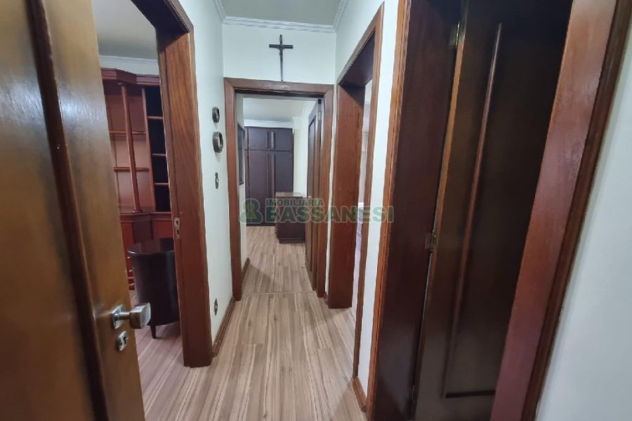 Apto Mobiliado com 130m², 3 dormitórios, 1 vaga, no bairro Lourdes em Caxias do Sul para Comprar