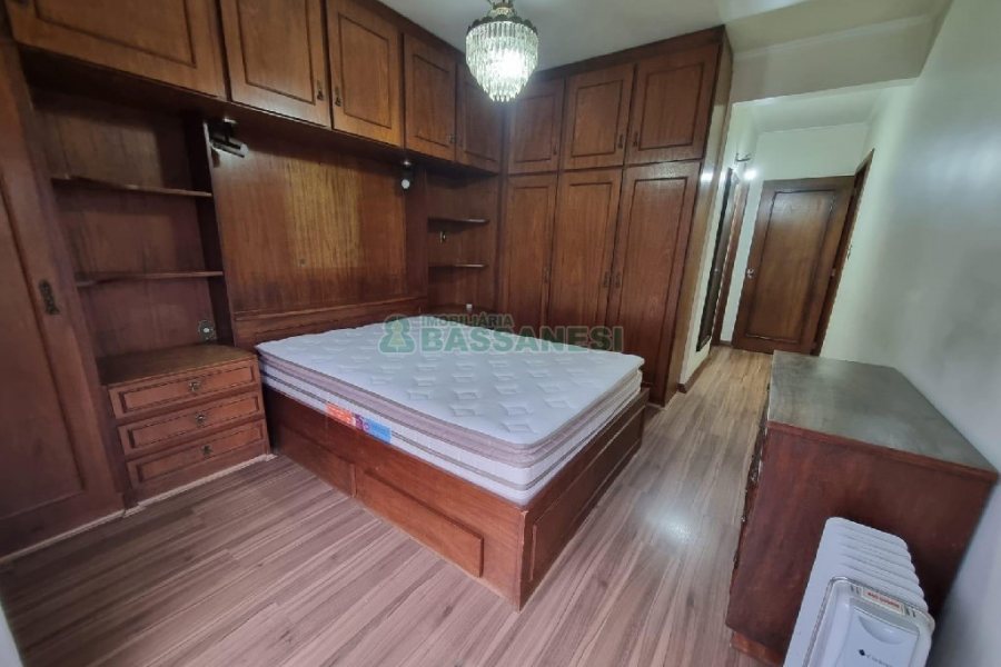Apto Mobiliado com 130m², 3 dormitórios, 1 vaga, no bairro Lourdes em Caxias do Sul para Comprar