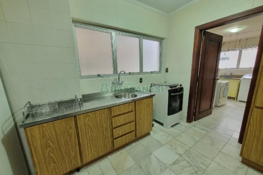 Apto Mobiliado com 130m², 3 dormitórios, 1 vaga, no bairro Lourdes em Caxias do Sul para Comprar