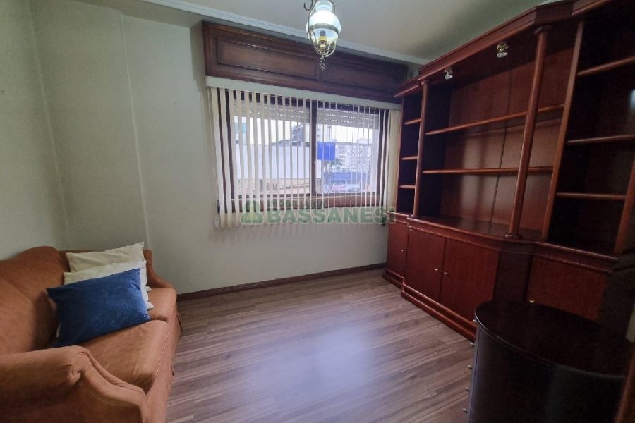 Apto Mobiliado com 130m², 3 dormitórios, 1 vaga, no bairro Lourdes em Caxias do Sul para Comprar