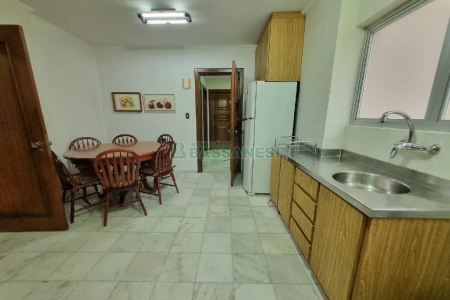 Apto Mobiliado com 130m², 3 dormitórios, 1 vaga, no bairro Lourdes em Caxias do Sul para Comprar