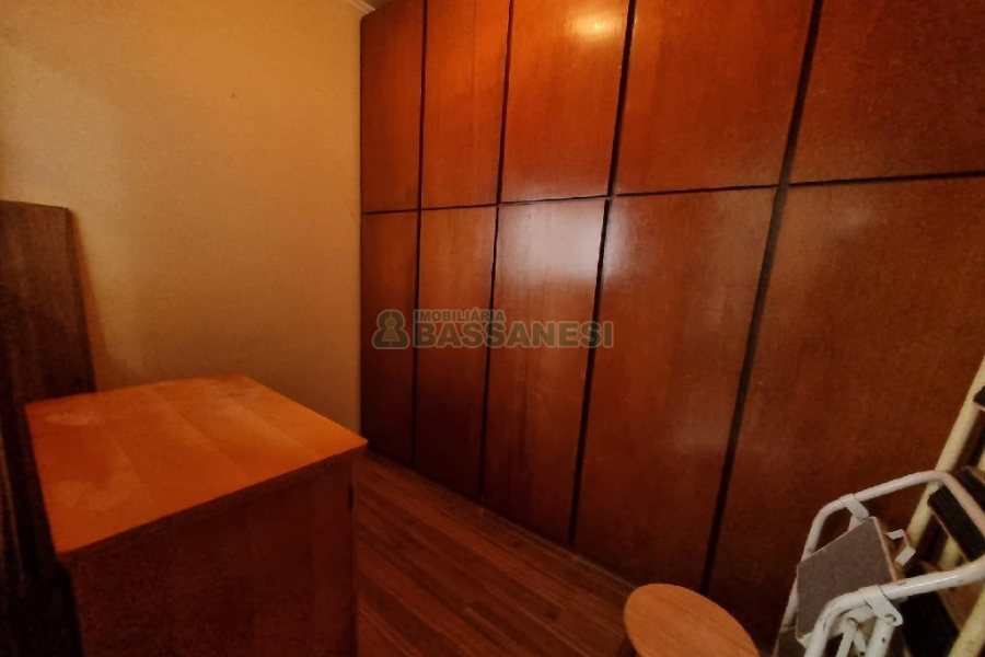 Apto Mobiliado com 130m², 3 dormitórios, 1 vaga, no bairro Lourdes em Caxias do Sul para Comprar