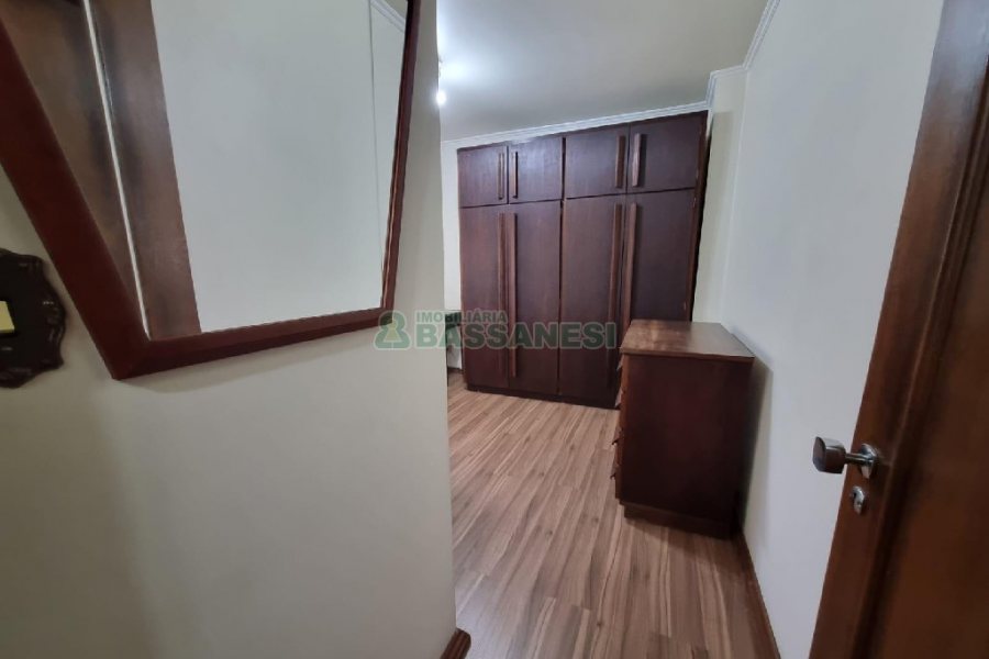 Apto Mobiliado com 130m², 3 dormitórios, 1 vaga, no bairro Lourdes em Caxias do Sul para Comprar