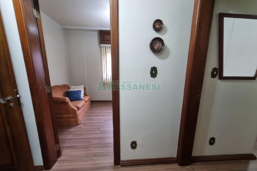 Apto Mobiliado com 130m², 3 dormitórios, 1 vaga, no bairro Lourdes em Caxias do Sul para Comprar