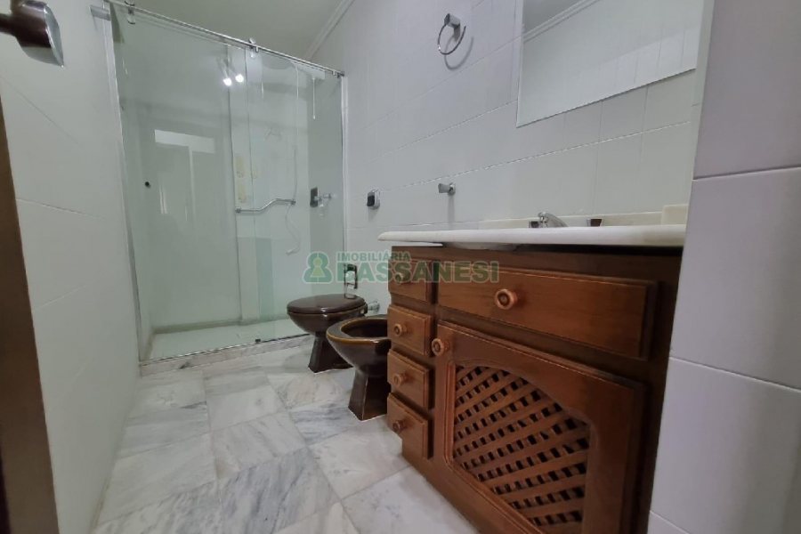 Apto Mobiliado com 130m², 3 dormitórios, 1 vaga, no bairro Lourdes em Caxias do Sul para Comprar
