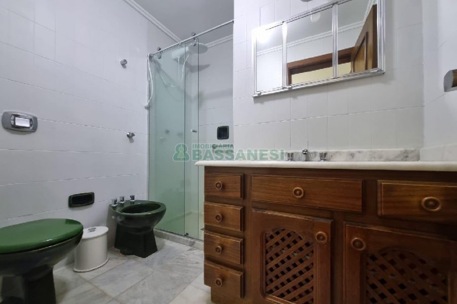 Apto Mobiliado com 130m², 3 dormitórios, 1 vaga, no bairro Lourdes em Caxias do Sul para Comprar