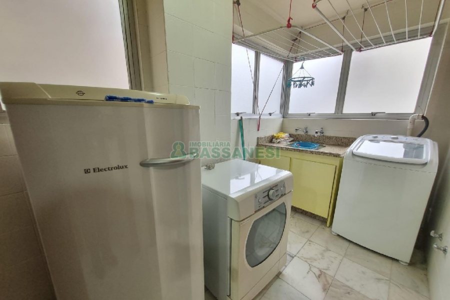 Apto Mobiliado com 130m², 3 dormitórios, 1 vaga, no bairro Lourdes em Caxias do Sul para Comprar