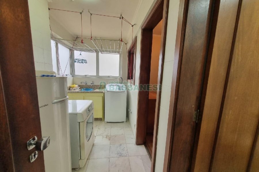 Apto Mobiliado com 130m², 3 dormitórios, 1 vaga, no bairro Lourdes em Caxias do Sul para Comprar