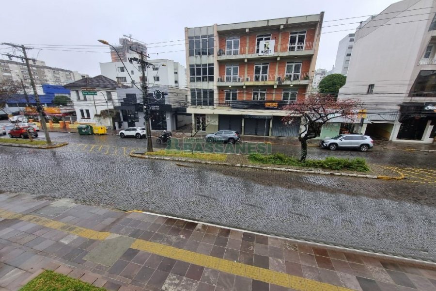 Apto Mobiliado com 130m², 3 dormitórios, 1 vaga, no bairro Lourdes em Caxias do Sul para Comprar
