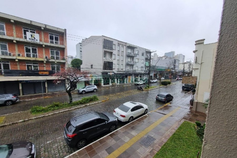 Apto Mobiliado com 130m², 3 dormitórios, 1 vaga, no bairro Lourdes em Caxias do Sul para Comprar