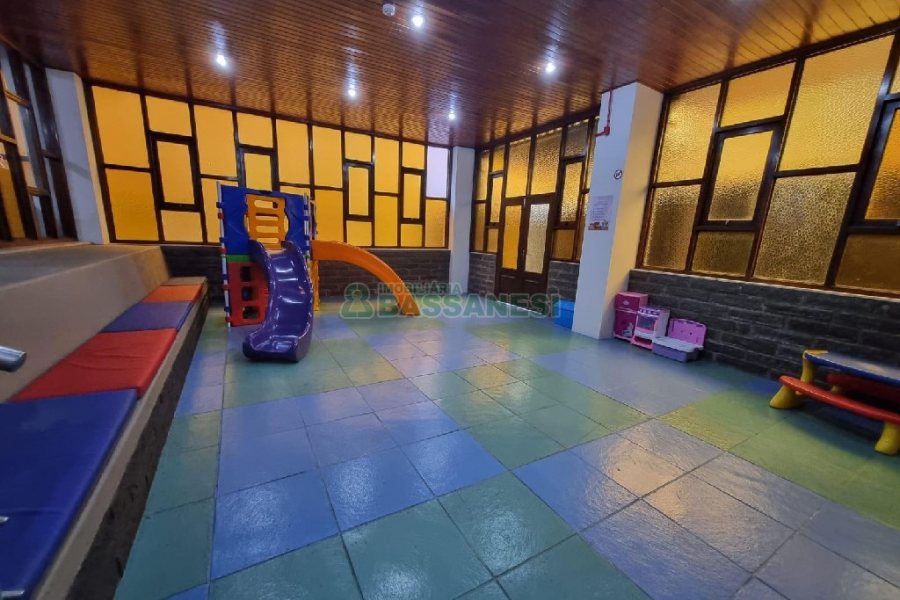 Apto Mobiliado com 130m², 3 dormitórios, 1 vaga, no bairro Lourdes em Caxias do Sul para Comprar