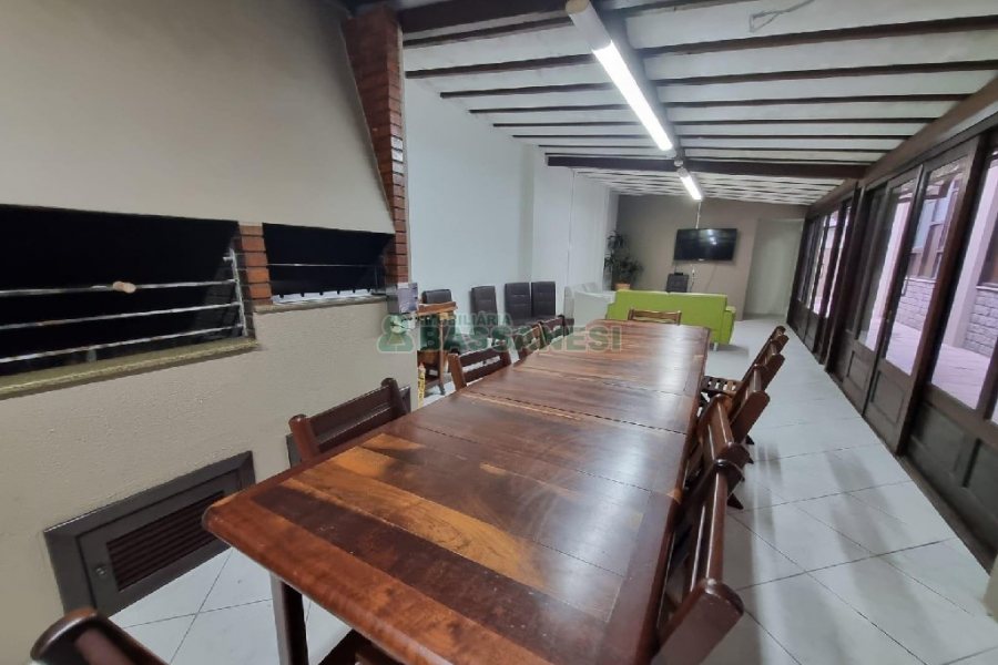 Apto Mobiliado com 130m², 3 dormitórios, 1 vaga, no bairro Lourdes em Caxias do Sul para Comprar