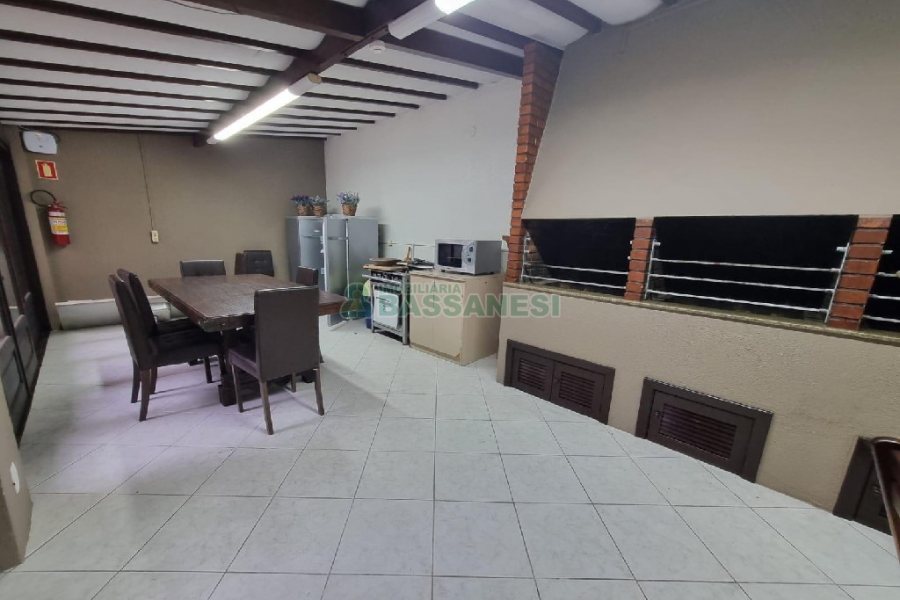 Apto Mobiliado com 130m², 3 dormitórios, 1 vaga, no bairro Lourdes em Caxias do Sul para Comprar