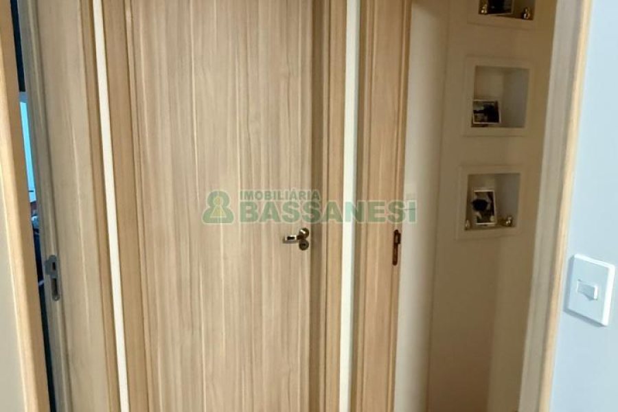 Apartamento com 66m², 2 dormitórios, 1 vaga, no bairro Kayser em Caxias do Sul para Comprar