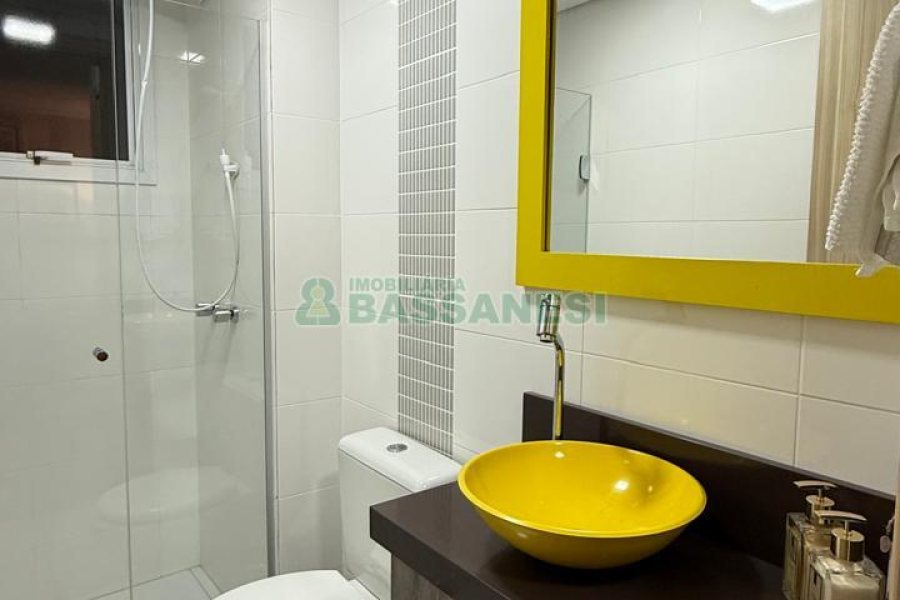 Apartamento com 66m², 2 dormitórios, 1 vaga, no bairro Kayser em Caxias do Sul para Comprar