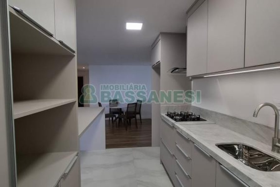 Apto Mobiliado com 164m², 3 dormitórios, 2 vagas, no bairro Madureira em Caxias do Sul para Alugar