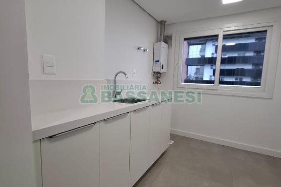 Apto Mobiliado com 164m², 3 dormitórios, 2 vagas, no bairro Madureira em Caxias do Sul para Alugar