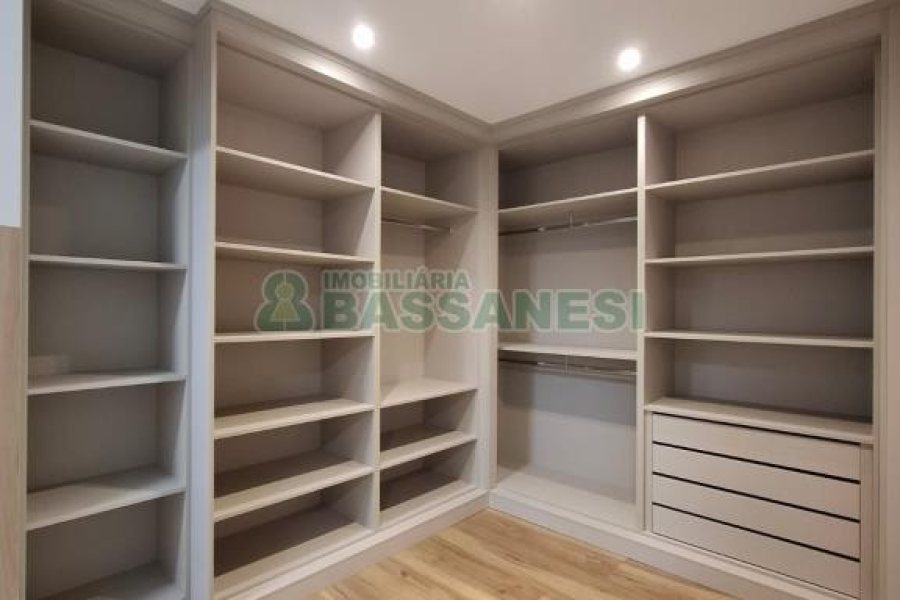 Apto Mobiliado com 164m², 3 dormitórios, 2 vagas, no bairro Madureira em Caxias do Sul para Alugar