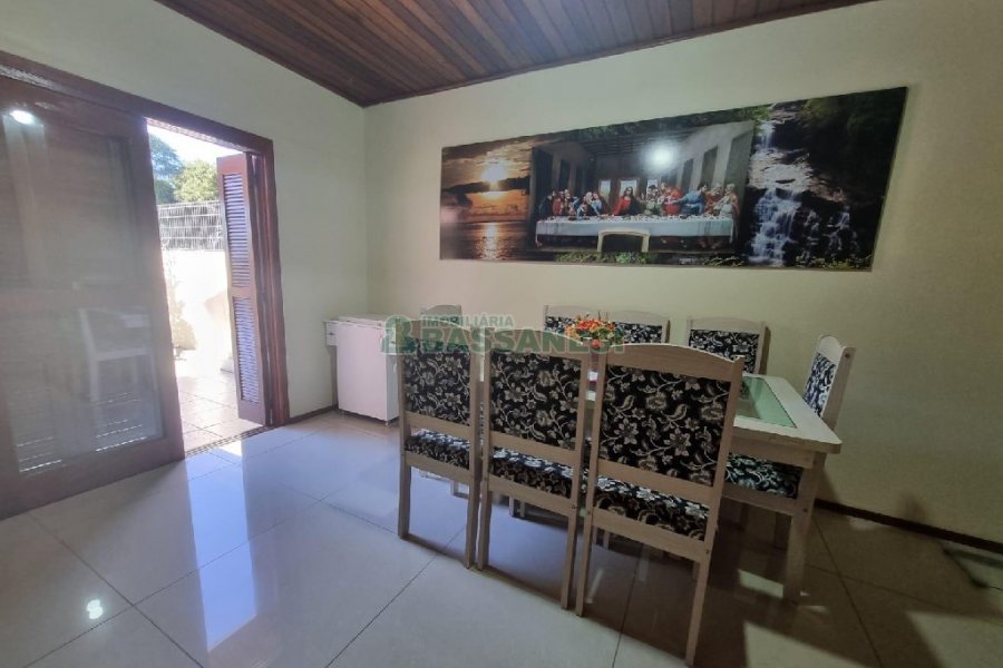 Casa Mobiliada com 150m², 3 dormitórios, 2 vagas, no bairro Cidade Nova em Caxias do Sul para Alugar ou Comprar
