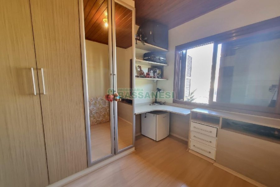 Casa Mobiliada com 150m², 3 dormitórios, 2 vagas, no bairro Cidade Nova em Caxias do Sul para Alugar ou Comprar