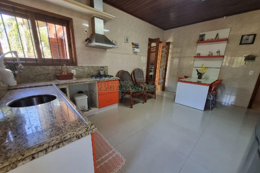 Casa Mobiliada com 150m², 3 dormitórios, 2 vagas, no bairro Cidade Nova em Caxias do Sul para Alugar ou Comprar