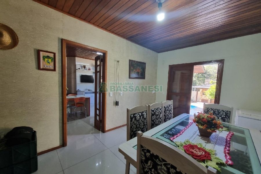 Casa Mobiliada com 150m², 3 dormitórios, 2 vagas, no bairro Cidade Nova em Caxias do Sul para Alugar ou Comprar