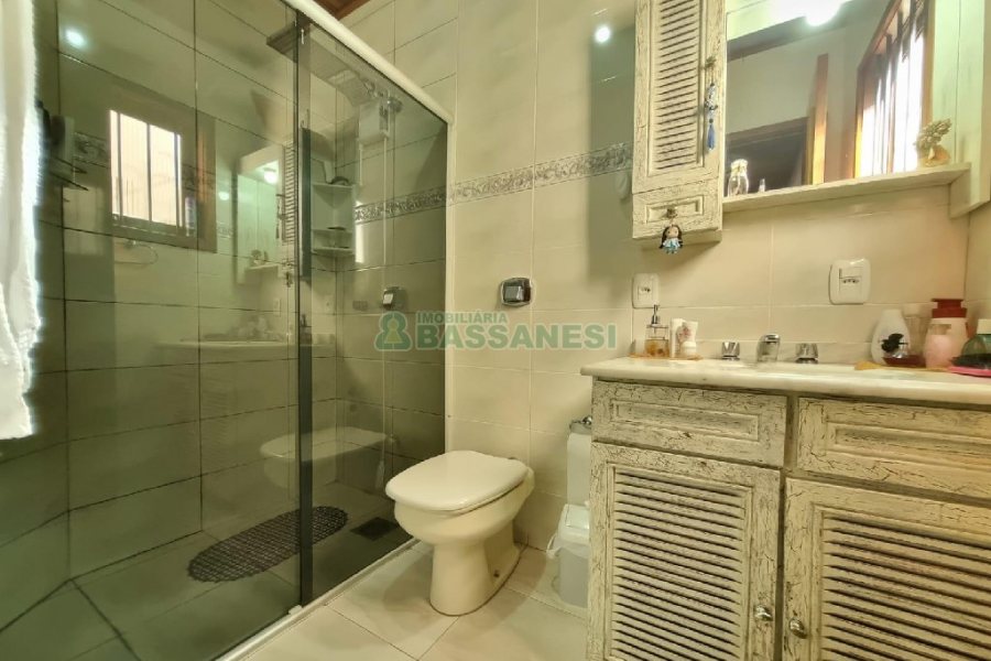 Casa Mobiliada com 150m², 3 dormitórios, 2 vagas, no bairro Cidade Nova em Caxias do Sul para Alugar ou Comprar
