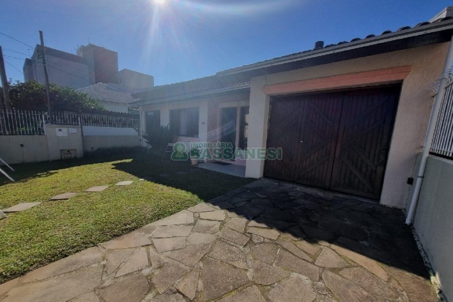 Casa Mobiliada com 150m², 3 dormitórios, 2 vagas, no bairro Cidade Nova em Caxias do Sul para Alugar ou Comprar