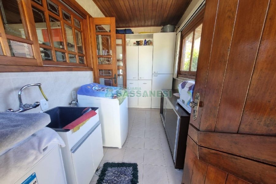 Casa Mobiliada com 150m², 3 dormitórios, 2 vagas, no bairro Cidade Nova em Caxias do Sul para Alugar ou Comprar