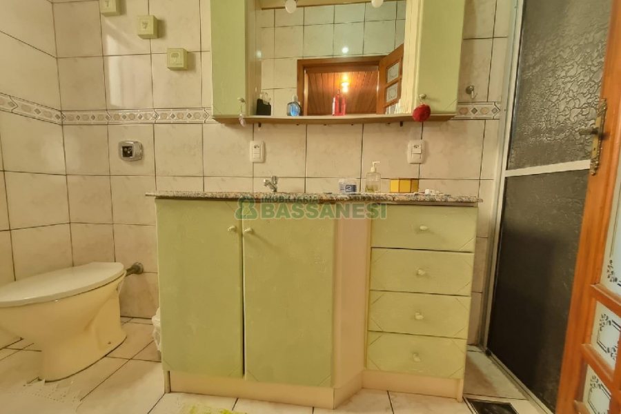 Casa Mobiliada com 150m², 3 dormitórios, 2 vagas, no bairro Cidade Nova em Caxias do Sul para Alugar ou Comprar