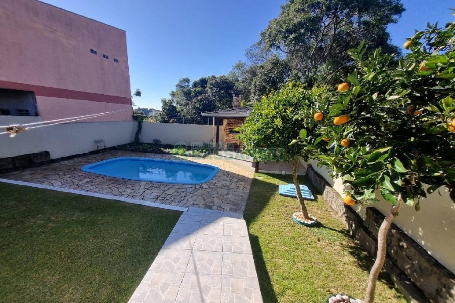 Casa Mobiliada com 150m², 3 dormitórios, 2 vagas, no bairro Cidade Nova em Caxias do Sul para Alugar ou Comprar