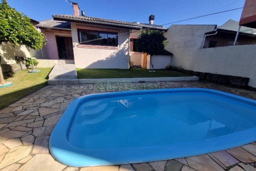 Casa Mobiliada com 150m², 3 dormitórios, 2 vagas, no bairro Cidade Nova em Caxias do Sul para Alugar ou Comprar