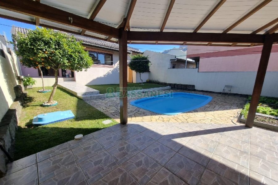 Casa Mobiliada com 150m², 3 dormitórios, 2 vagas, no bairro Cidade Nova em Caxias do Sul para Alugar ou Comprar