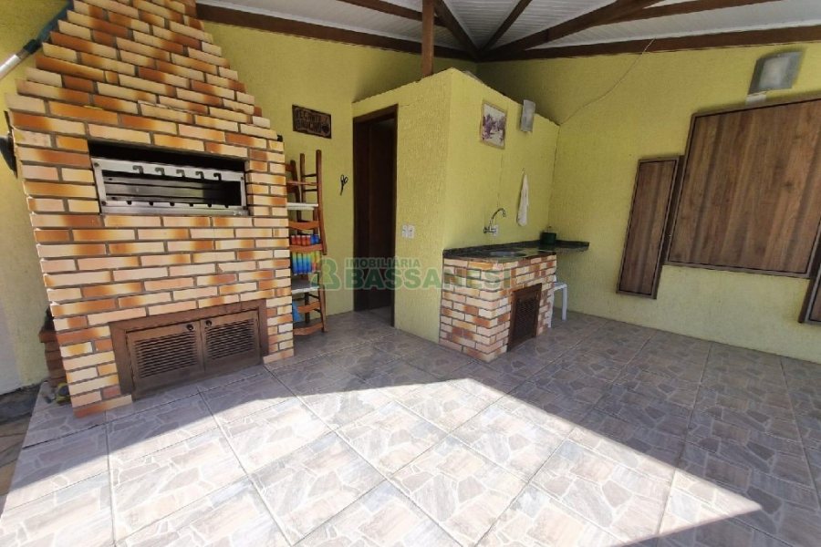 Casa Mobiliada com 150m², 3 dormitórios, 2 vagas, no bairro Cidade Nova em Caxias do Sul para Alugar ou Comprar