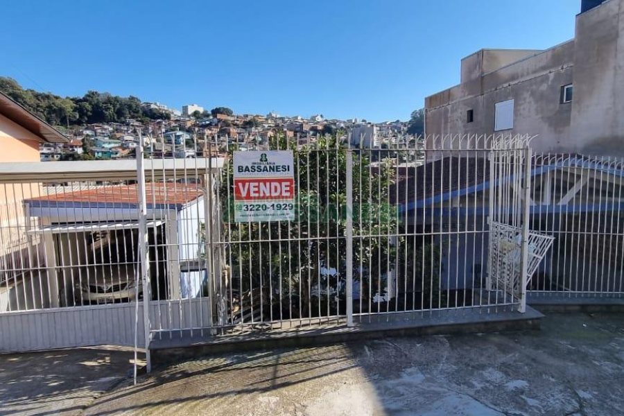 Casa com 213m², 3 dormitórios, 1 vaga, no bairro Planalto em Caxias do Sul para Comprar