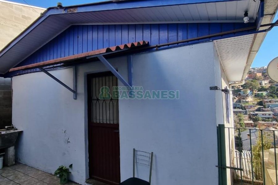 Casa com 213m², 3 dormitórios, 1 vaga, no bairro Planalto em Caxias do Sul para Comprar