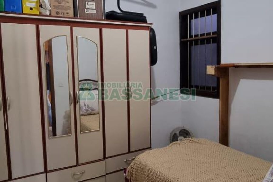 Casa com 213m², 3 dormitórios, 1 vaga, no bairro Planalto em Caxias do Sul para Comprar