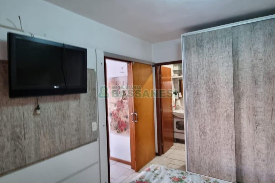 Casa com 213m², 3 dormitórios, 1 vaga, no bairro Planalto em Caxias do Sul para Comprar