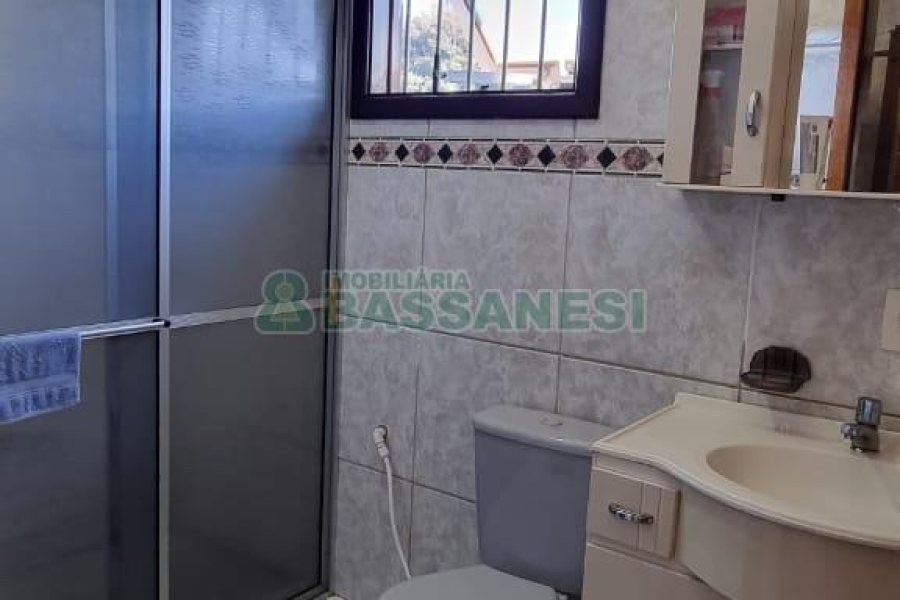 Casa com 213m², 3 dormitórios, 1 vaga, no bairro Planalto em Caxias do Sul para Comprar