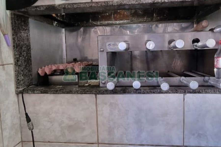 Casa com 213m², 3 dormitórios, 1 vaga, no bairro Planalto em Caxias do Sul para Comprar