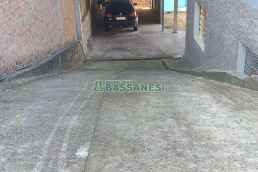 Casa com 170m², 2 dormitórios, 1 vaga, no bairro Marechal Floriano em Caxias do Sul para Comprar