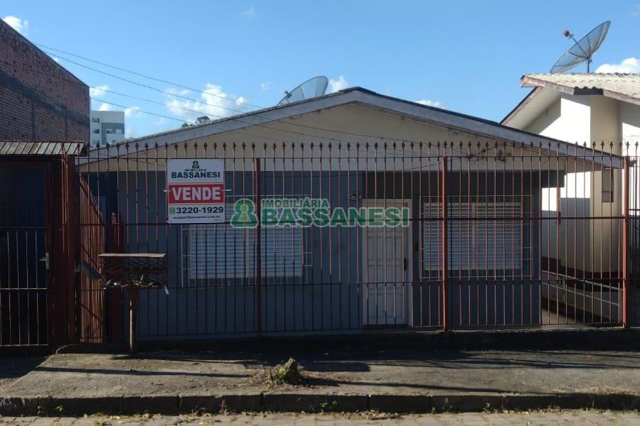 Casa com 170m², 2 dormitórios, 1 vaga, no bairro Marechal Floriano em Caxias do Sul para Comprar