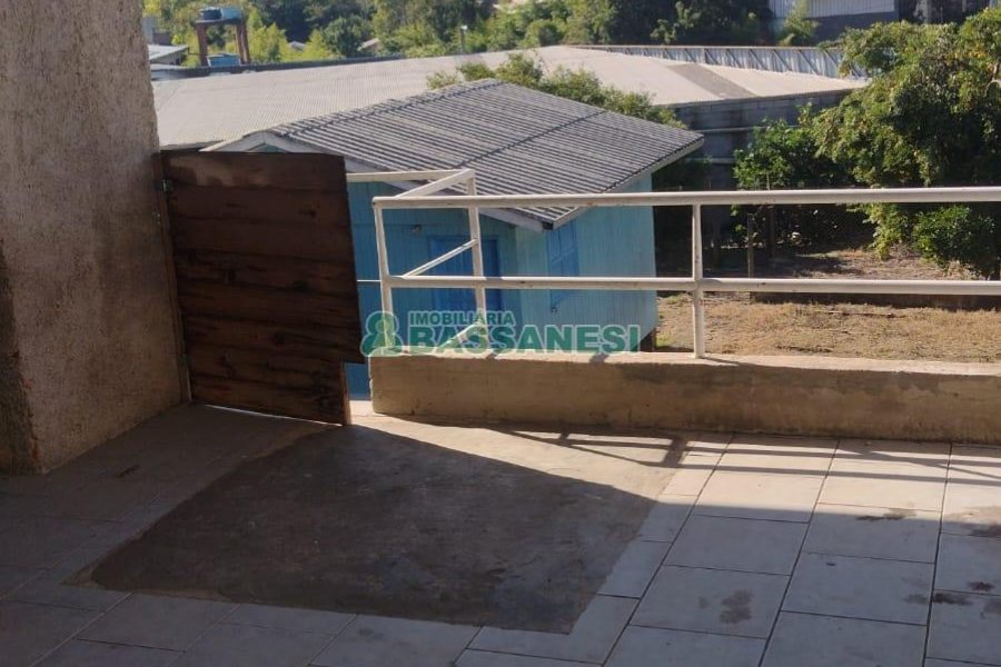 Casa com 170m², 2 dormitórios, 1 vaga, no bairro Marechal Floriano em Caxias do Sul para Comprar