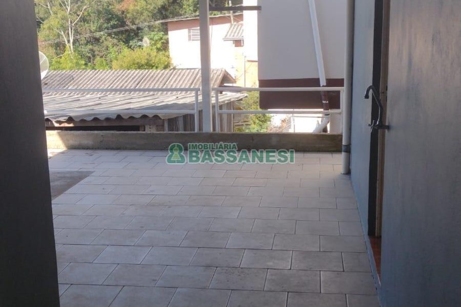 Casa com 170m², 2 dormitórios, 1 vaga, no bairro Marechal Floriano em Caxias do Sul para Comprar