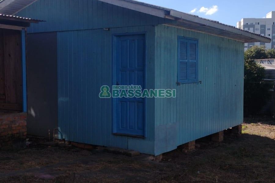 Casa com 170m², 2 dormitórios, 1 vaga, no bairro Marechal Floriano em Caxias do Sul para Comprar