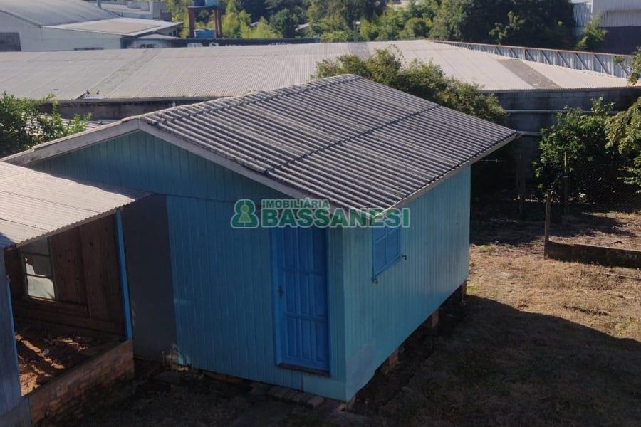 Casa com 170m², 2 dormitórios, 1 vaga, no bairro Marechal Floriano em Caxias do Sul para Comprar