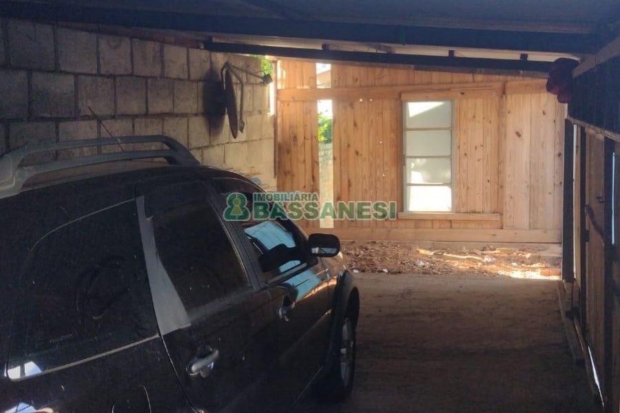 Casa com 170m², 2 dormitórios, 1 vaga, no bairro Marechal Floriano em Caxias do Sul para Comprar