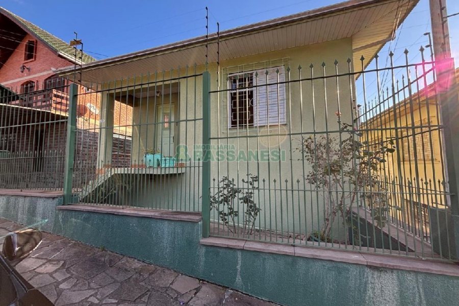 Casa com 98m², 2 dormitórios, no bairro Jardim América em Caxias do Sul para Alugar
