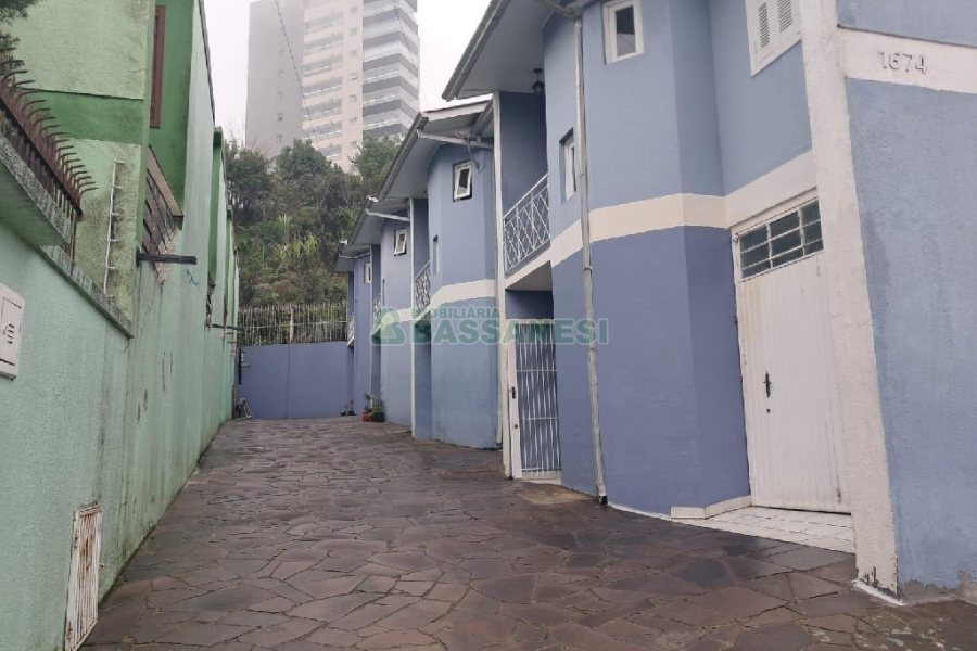 Sobrado com 86m², 3 dormitórios, 1 vaga, no bairro Cristo Redentor em Caxias do Sul para Comprar