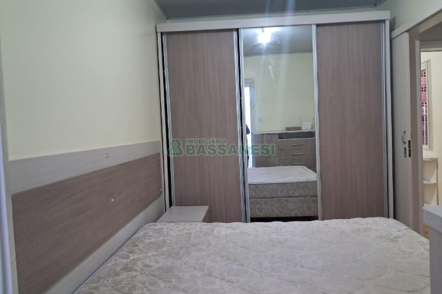 Sobrado com 86m², 3 dormitórios, 1 vaga, no bairro Cristo Redentor em Caxias do Sul para Comprar